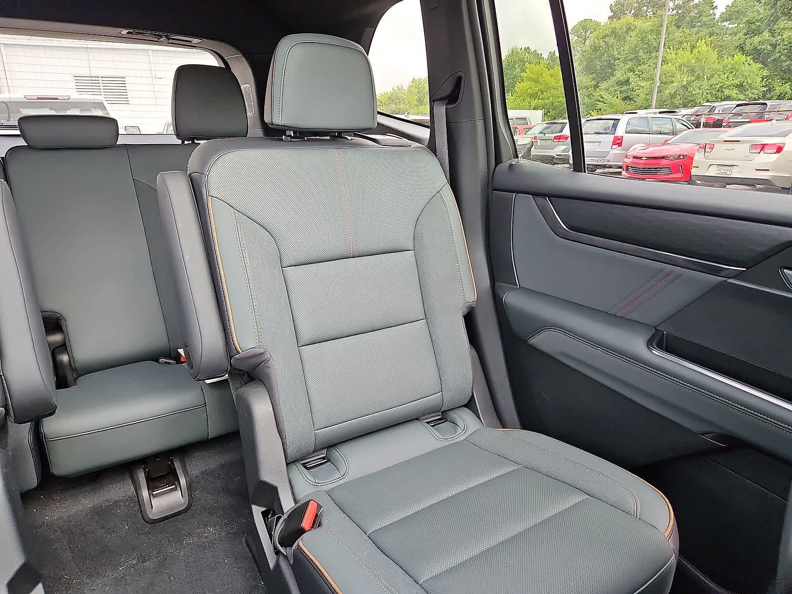 Used 2024 GMC Acadia AT4 AWD/4WD image 15