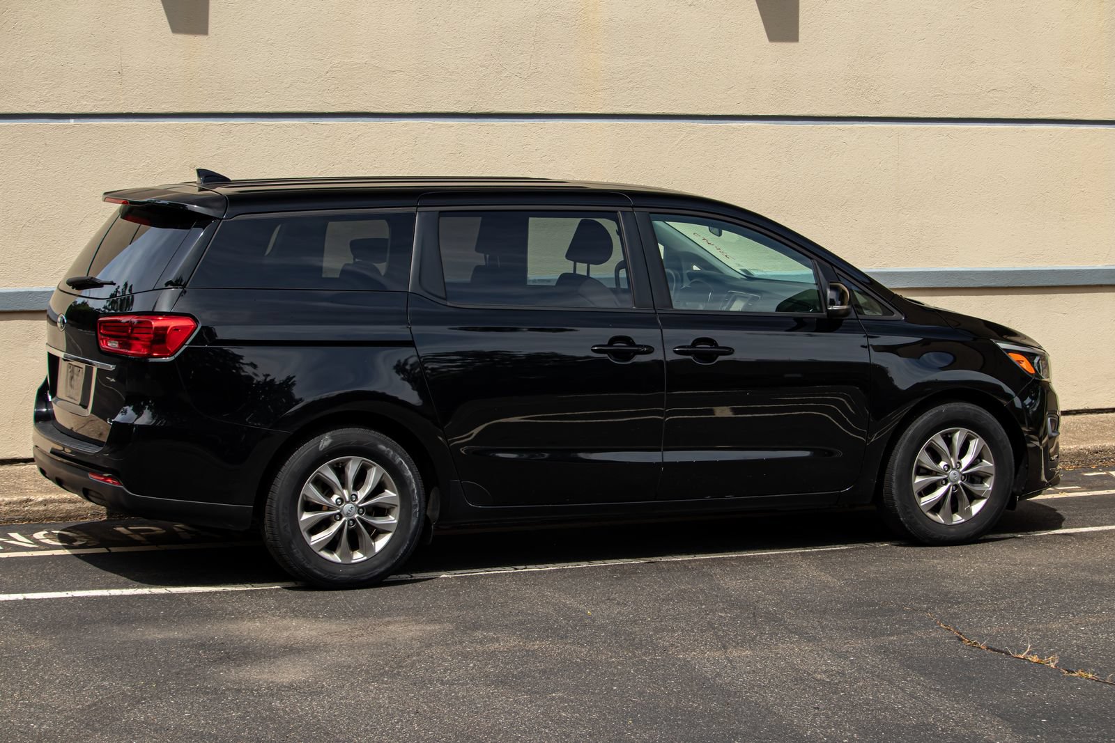 Used 2021 Kia Sedona LX FWD image 9