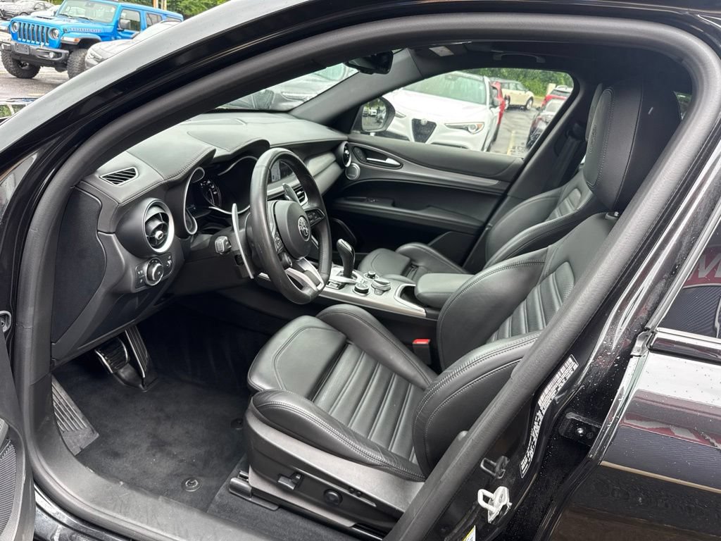 Used 2023 Alfa Romeo Stelvio Veloce AWD/4WD image 27