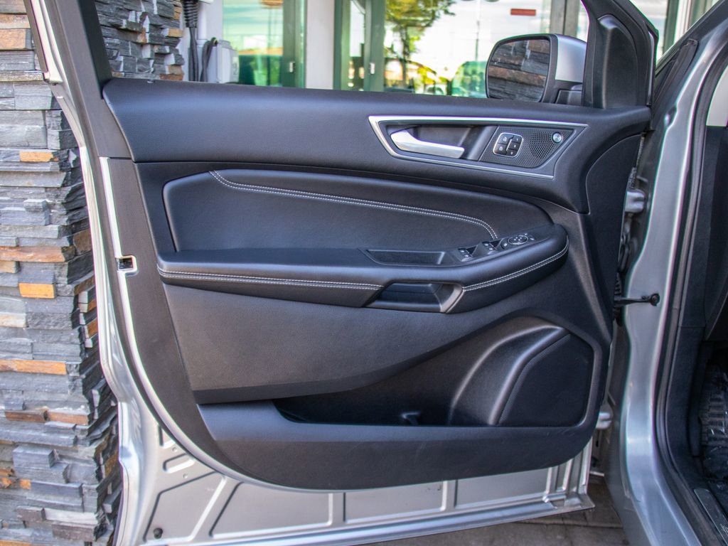 Used 2021 Ford Edge Titanium AWD/4WD image 9