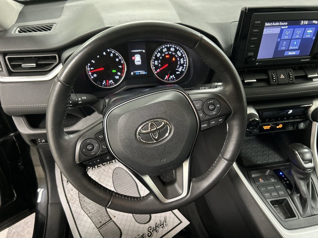 Used 2021 Toyota RAV4 XLE Premium AWD/4WD image 4