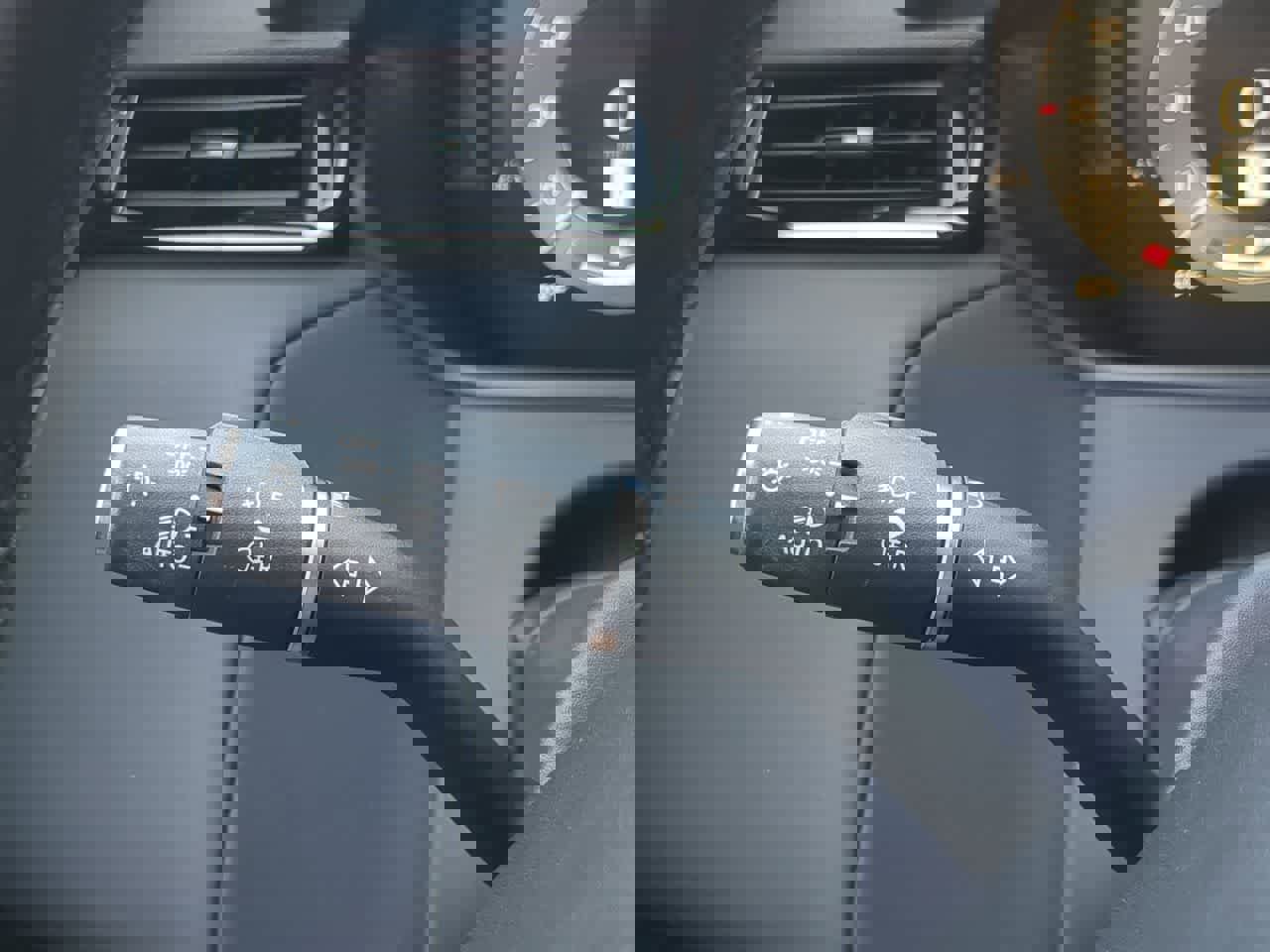 Certified 2025 Land Rover Range Rover Velar Dynamic SE image 26