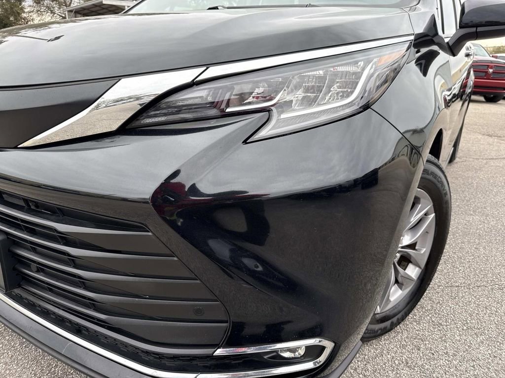 Used 2023 Toyota Sienna XLE image 9