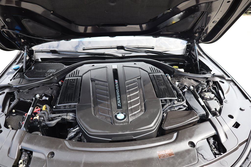 Used 2018 BMW M760i xDrive AWD/4WD image 54