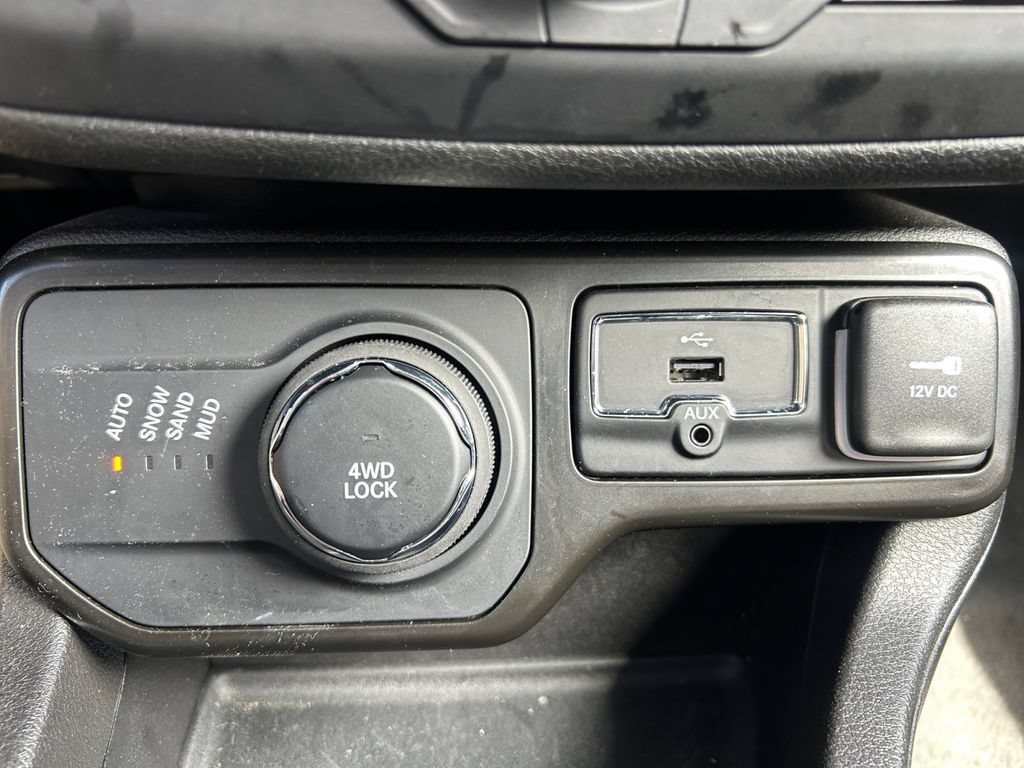 Used 2023 Jeep Renegade Latitude w/ Premium Group AWD/4WD image 20