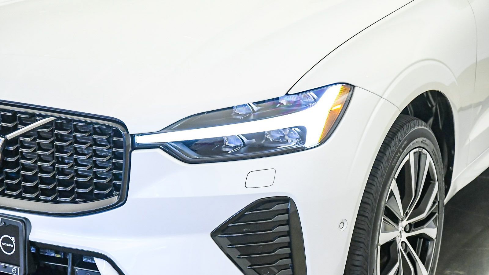 Certified 2025 Volvo XC60 B5 Plus AWD/4WD image 9