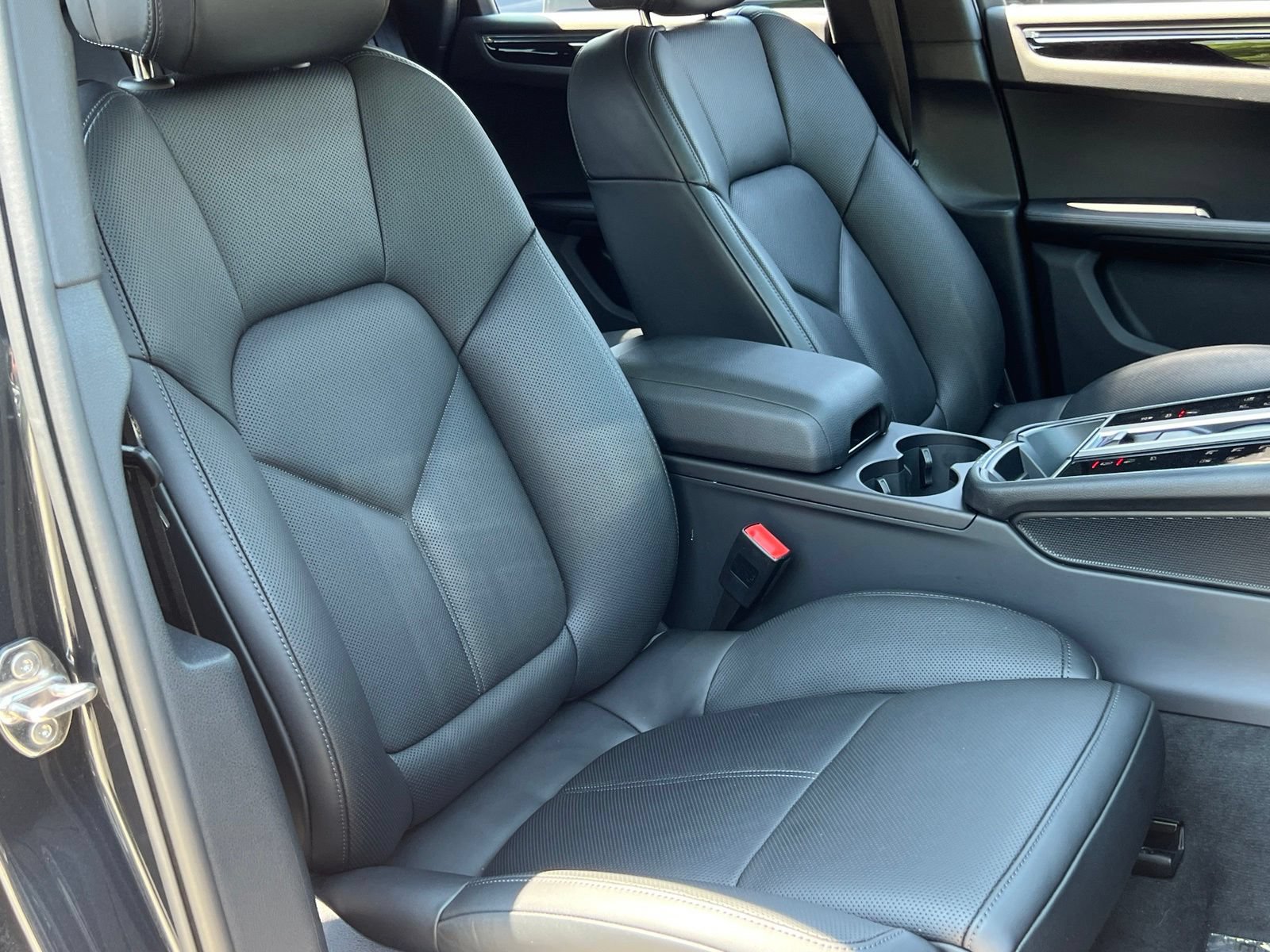 Certified 2025 Porsche Macan S AWD/4WD image 16