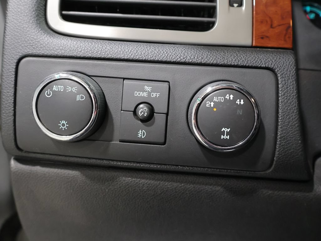 Used 2013 Chevrolet Avalanche LTZ AWD/4WD image 35