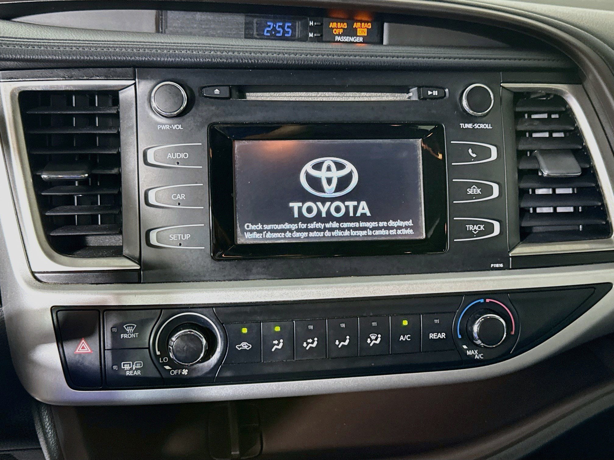 Used 2019 Toyota Highlander LE FWD image 18