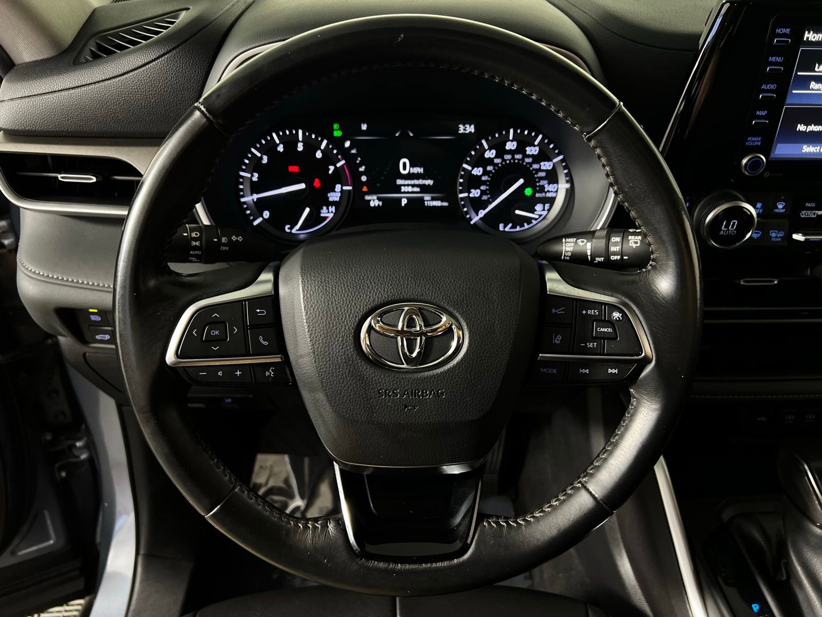 Used 2021 Toyota Highlander XLE FWD image 15