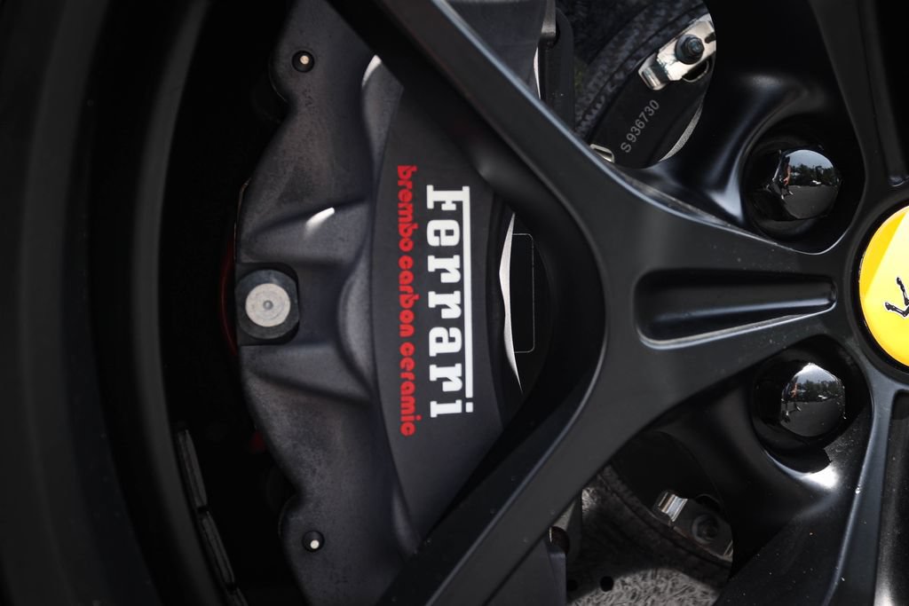 Used 2015 Ferrari California T RWD image 17