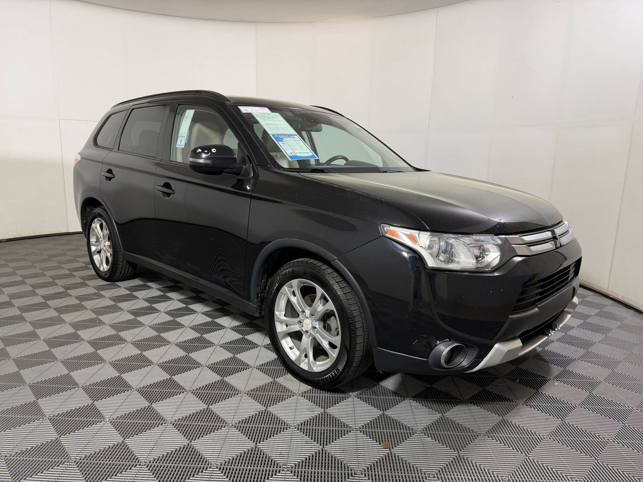 Used 2015 Mitsubishi Outlander SE image 5