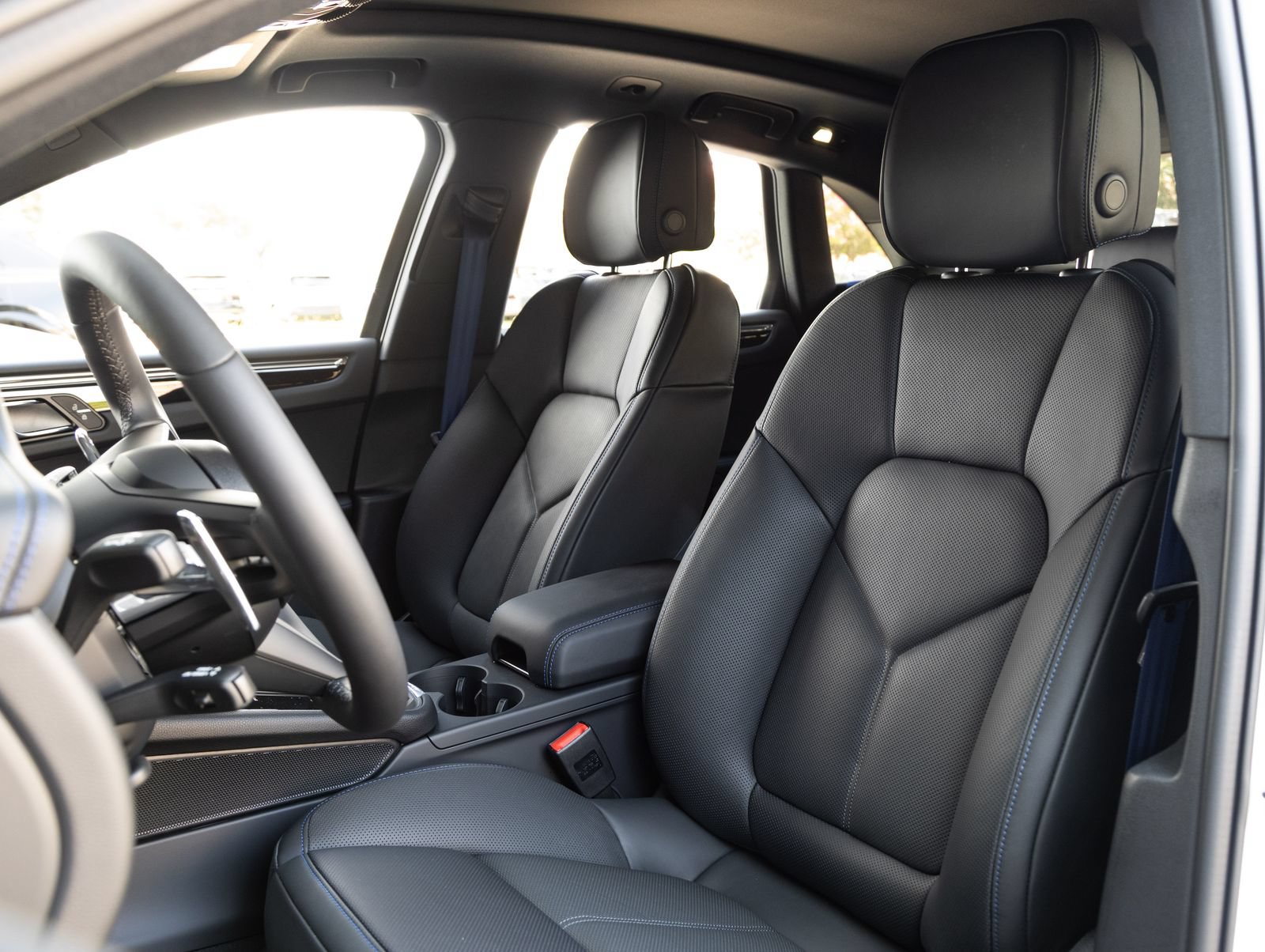 New 2026 Porsche Macan AWD/4WD image 5