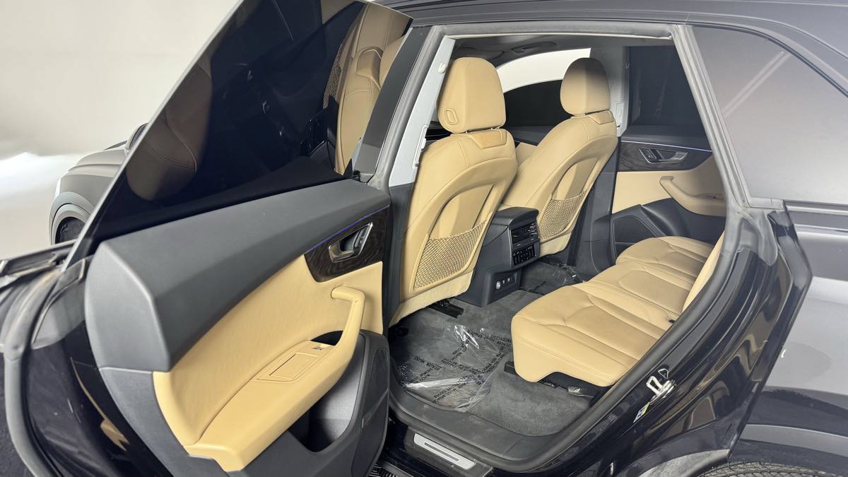 Used 2020 Audi Q8 Premium Plus w/ Premium Plus Package AWD/4WD image 27