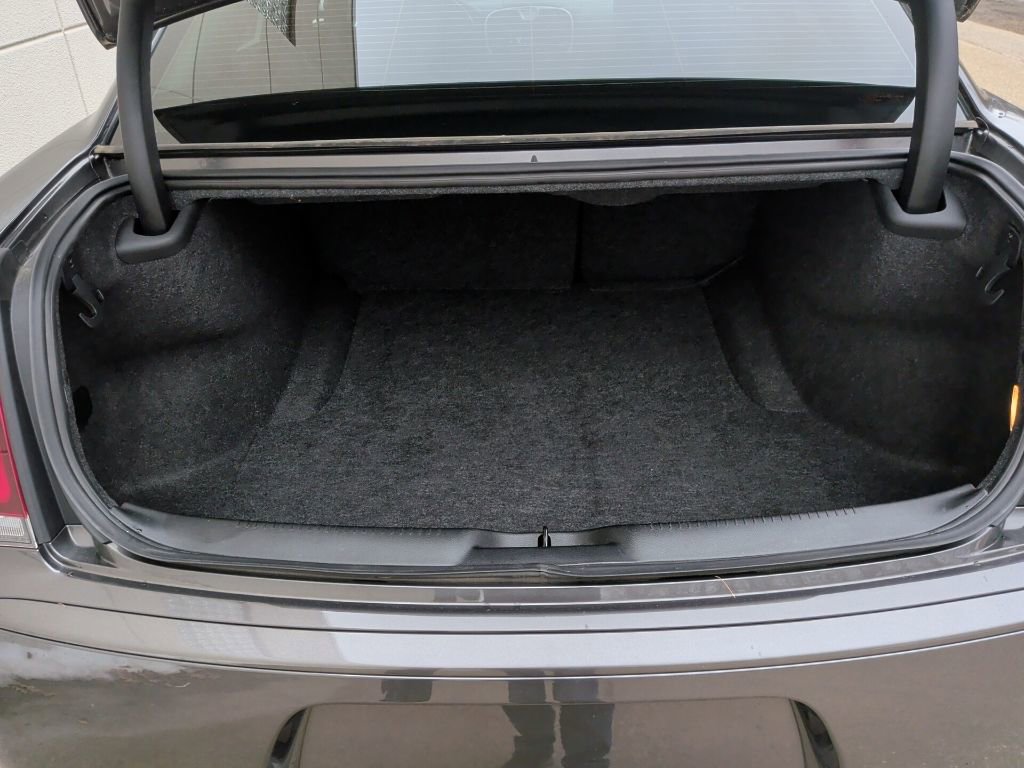 Used 2022 Chrysler 300 Touring w/ Sport Appearance Package image 9