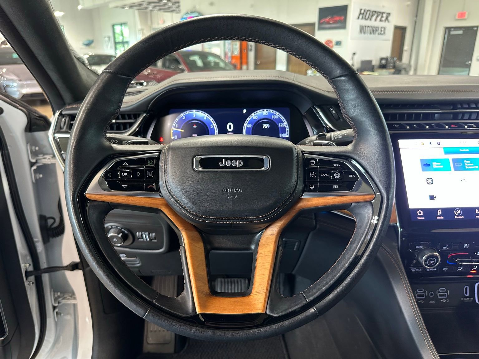 Used 2024 Jeep Grand Cherokee Summit AWD/4WD image 19