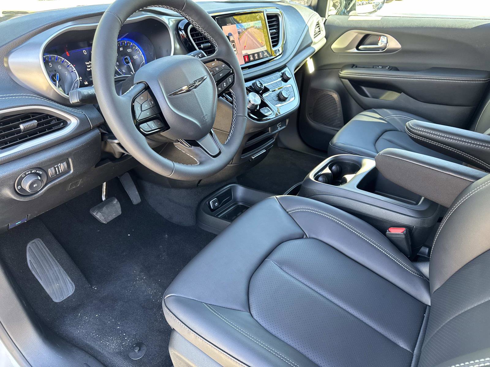 New 2026 Chrysler Pacifica Select image 21