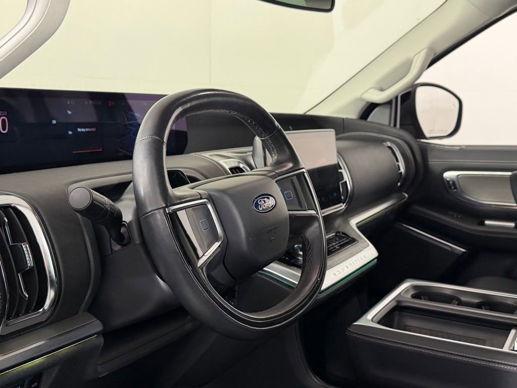 Used 2025 Ford Expedition Platinum w/ Driver's Package image 23