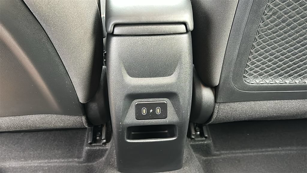 Used 2025 Hyundai Venue SEL FWD image 32