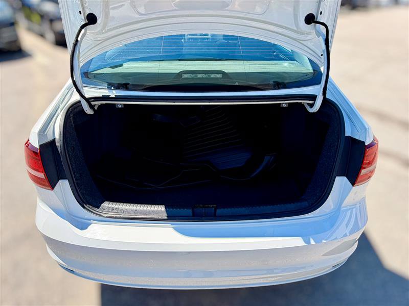 Used 2017 Volkswagen Jetta S w/ Jetta S Cold Weather Package FWD image 10