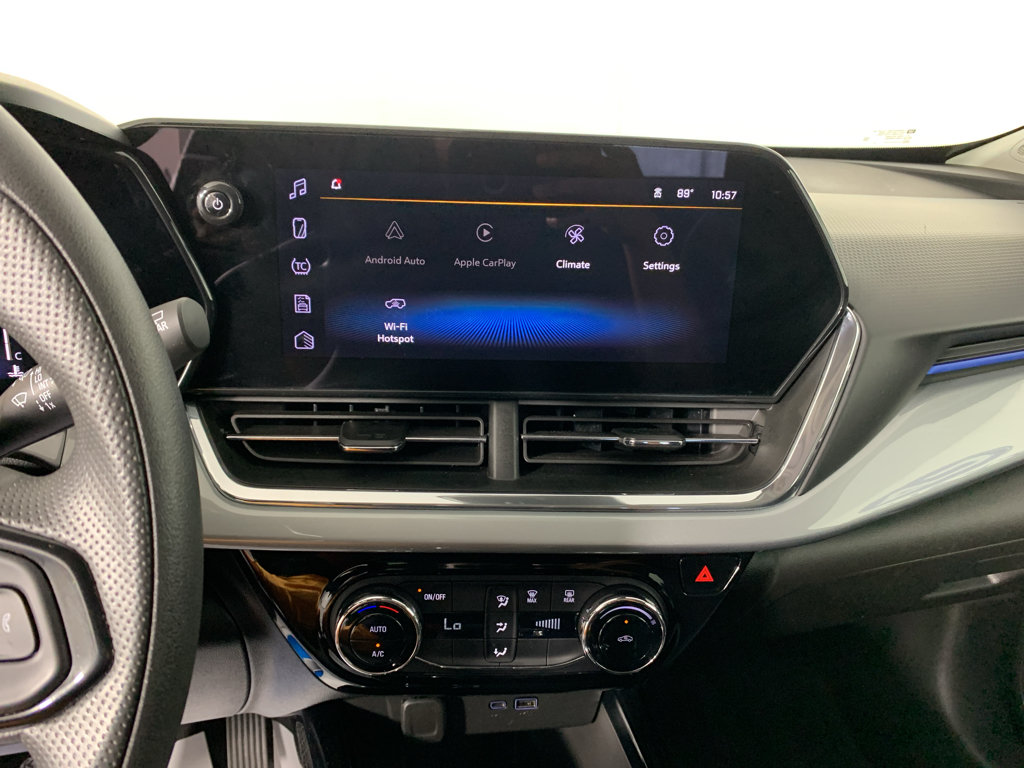 Used 2025 Chevrolet Trax LT FWD image 25