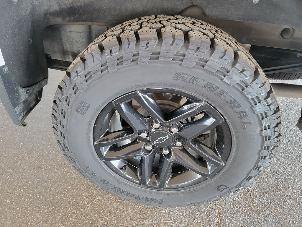 Used 2021 Chevrolet Silverado 1500 Custom Trail Boss AWD/4WD image 11