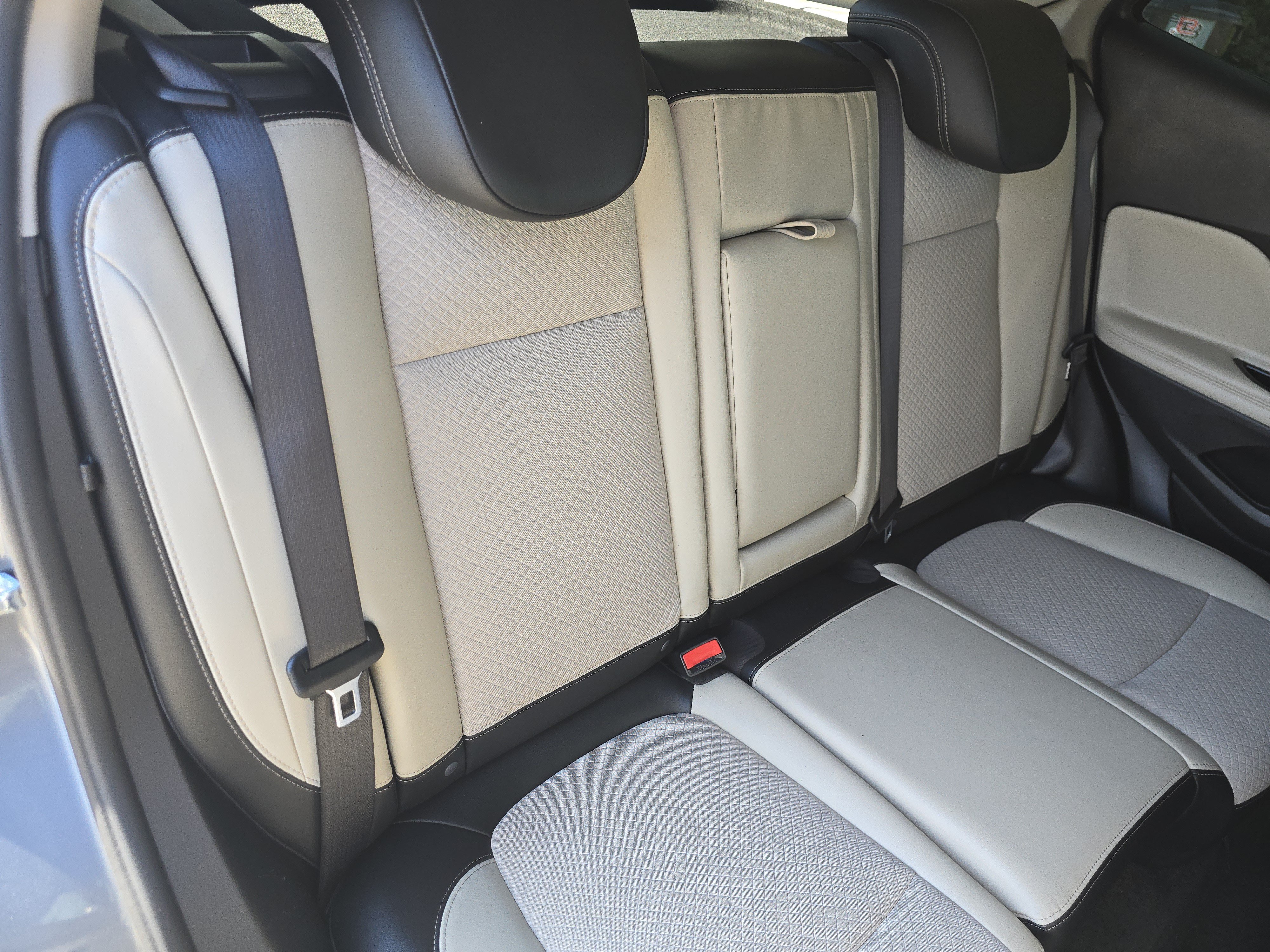Used 2020 Buick Encore Preferred FWD image 17