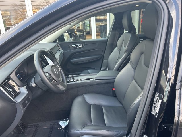 Certified 2025 Volvo XC60 B5 Core image 17