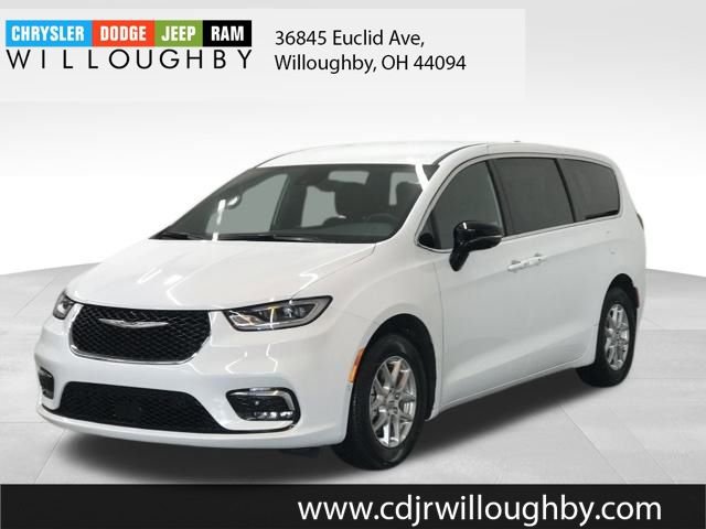 New 2025 Chrysler Pacifica Select