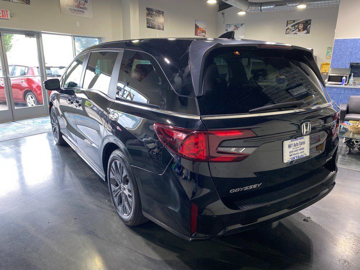 Used 2025 Honda Odyssey Touring image 6