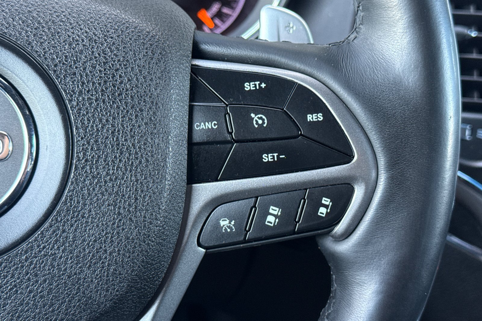 Used 2018 Jeep Grand Cherokee Limited w/ Luxury Group II AWD/4WD image 37