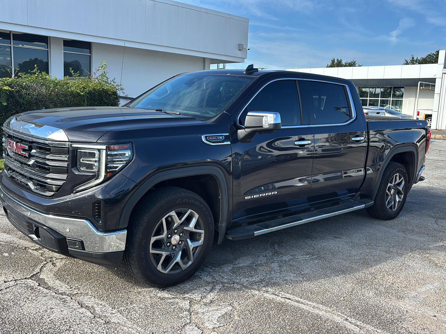 Used 2022 GMC Sierra 1500 SLT w/ SLT Premium Plus Package AWD/4WD image 3