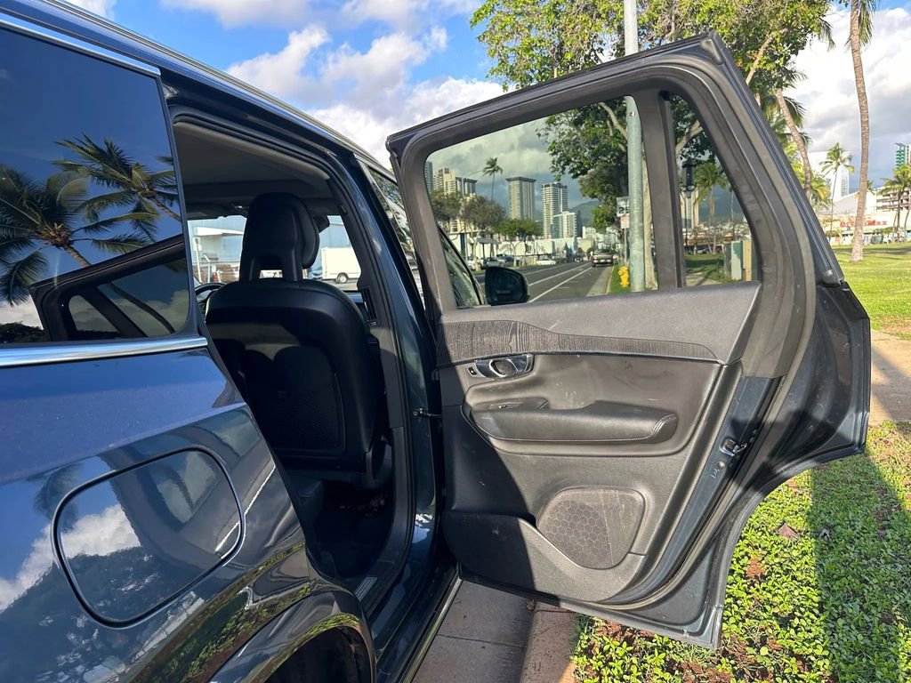 Used 2020 Volvo XC90 T5 Momentum w/ Protection Package Premier image 18