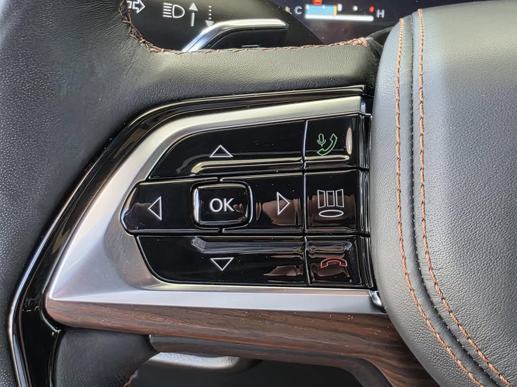 Used 2025 Jeep Grand Cherokee Summit AWD/4WD image 36