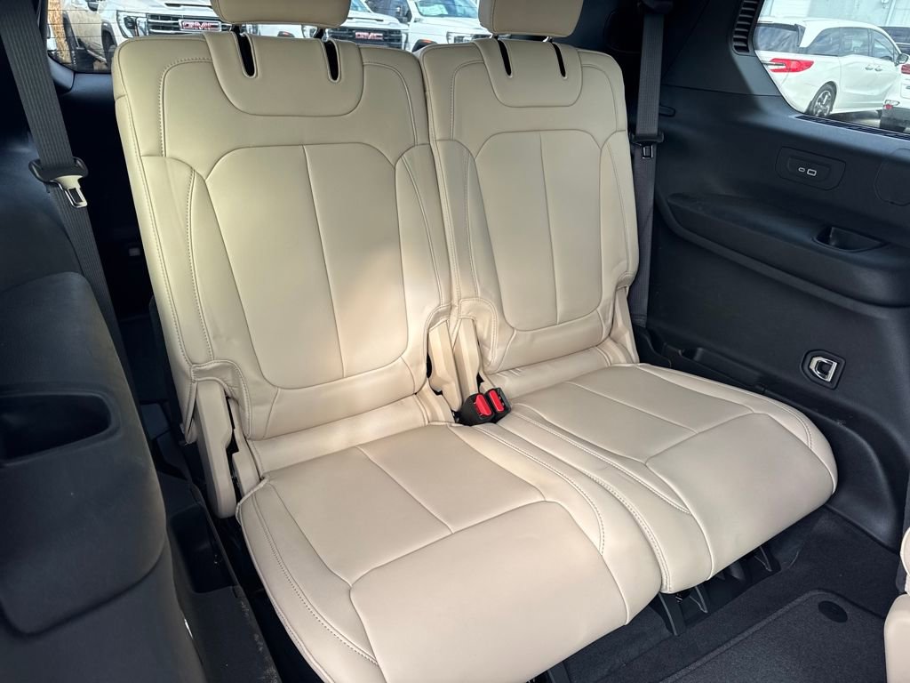 Used 2023 Jeep Grand Cherokee L Limited image 15