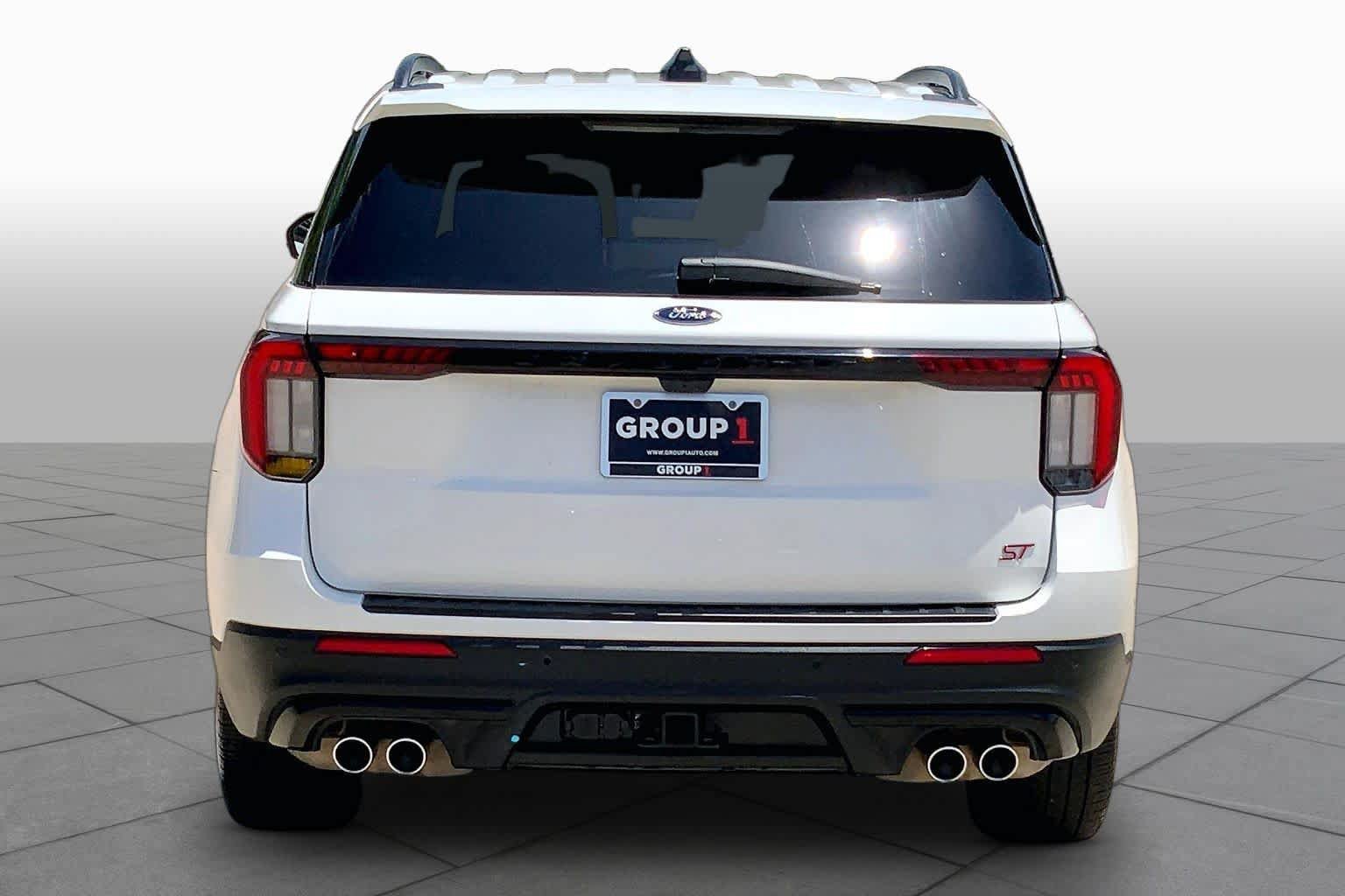 Used 2025 Ford Explorer ST AWD/4WD image 5