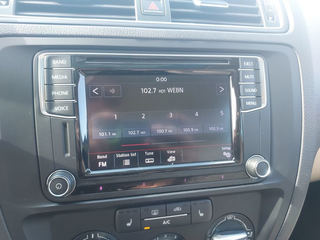 Used 2017 Volkswagen Jetta SE FWD image 13