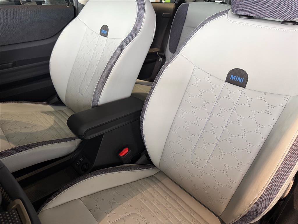 Used 2025 MINI Cooper S FWD image 11