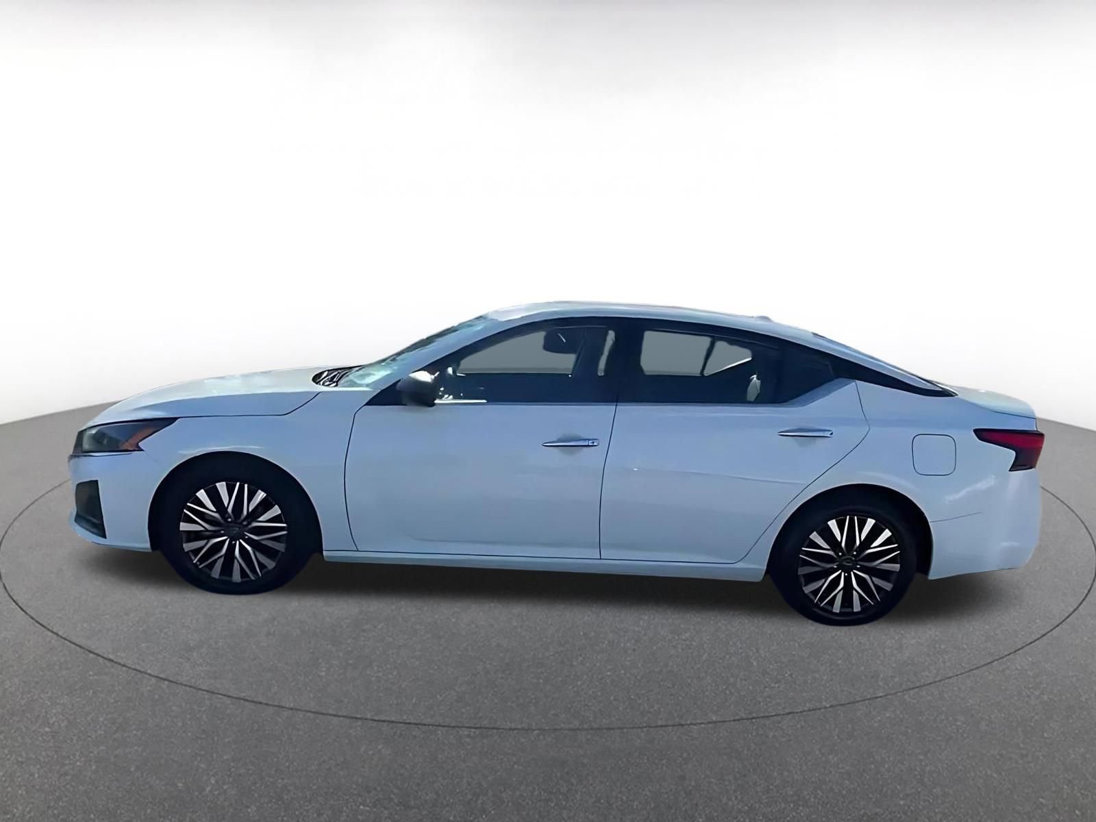 Used 2025 Nissan Altima 2.5 SV image 8