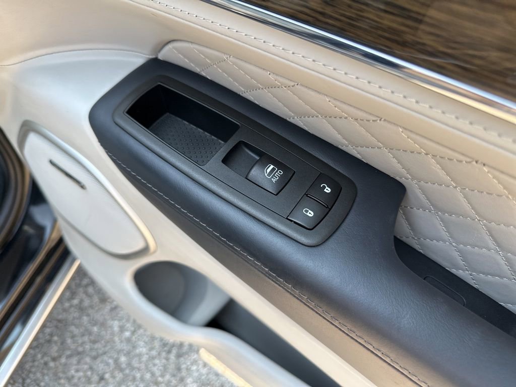 Used 2019 Jeep Grand Cherokee Summit image 24