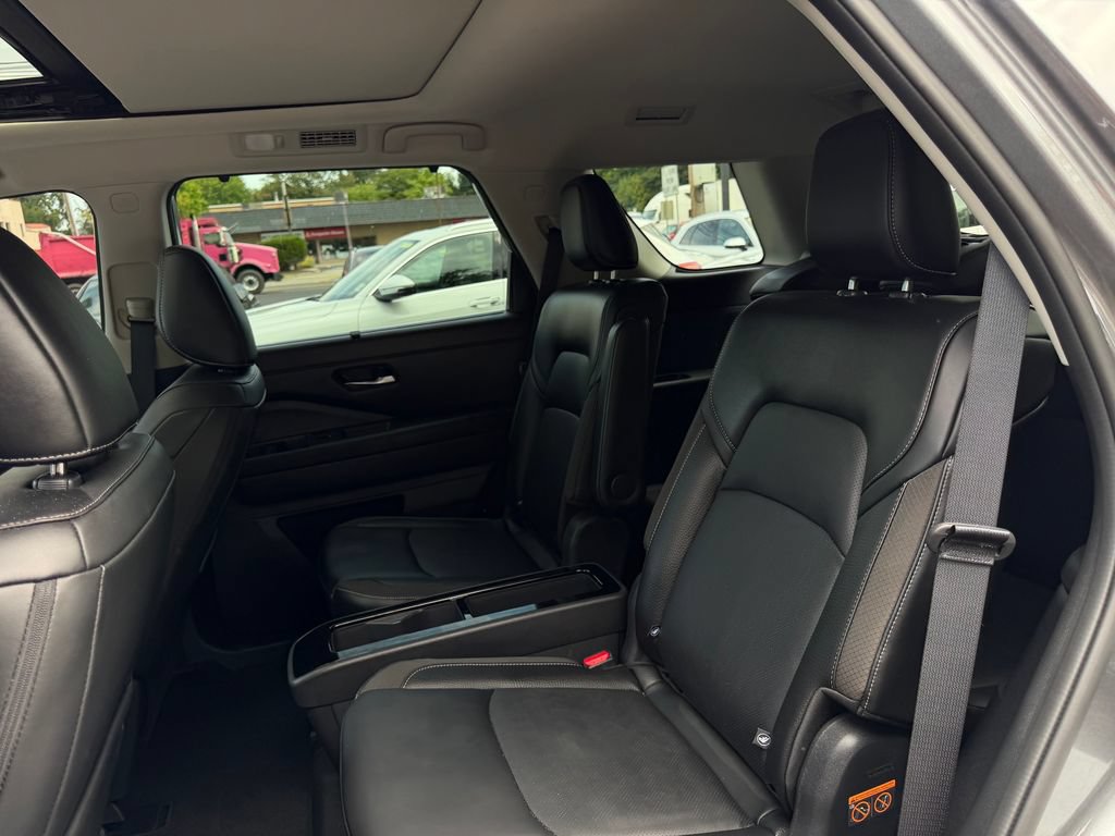 Used 2026 Nissan Pathfinder SL w/ SL Premium Package AWD/4WD image 28