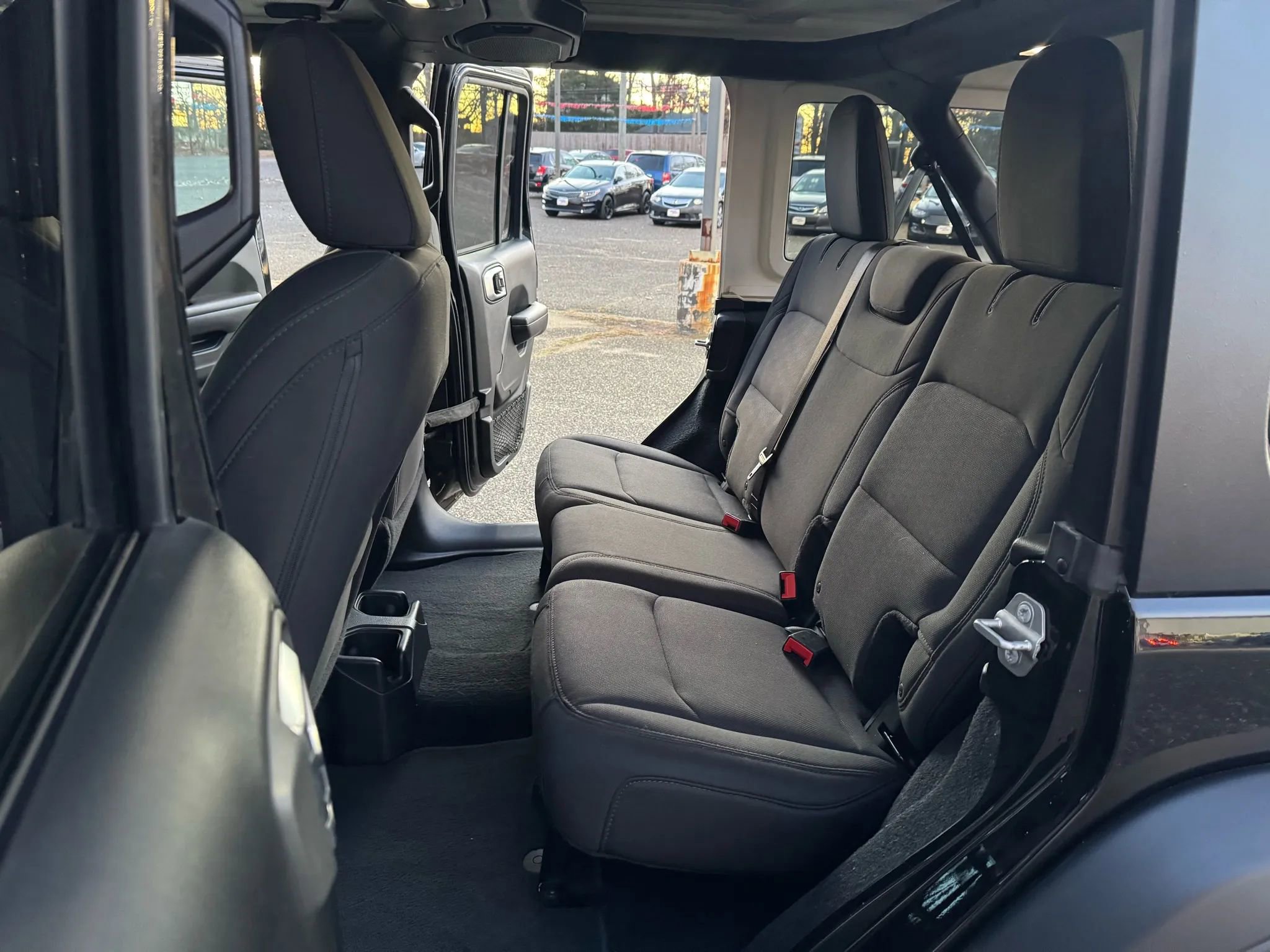 Used 2018 Jeep Wrangler Unlimited Sport S image 11