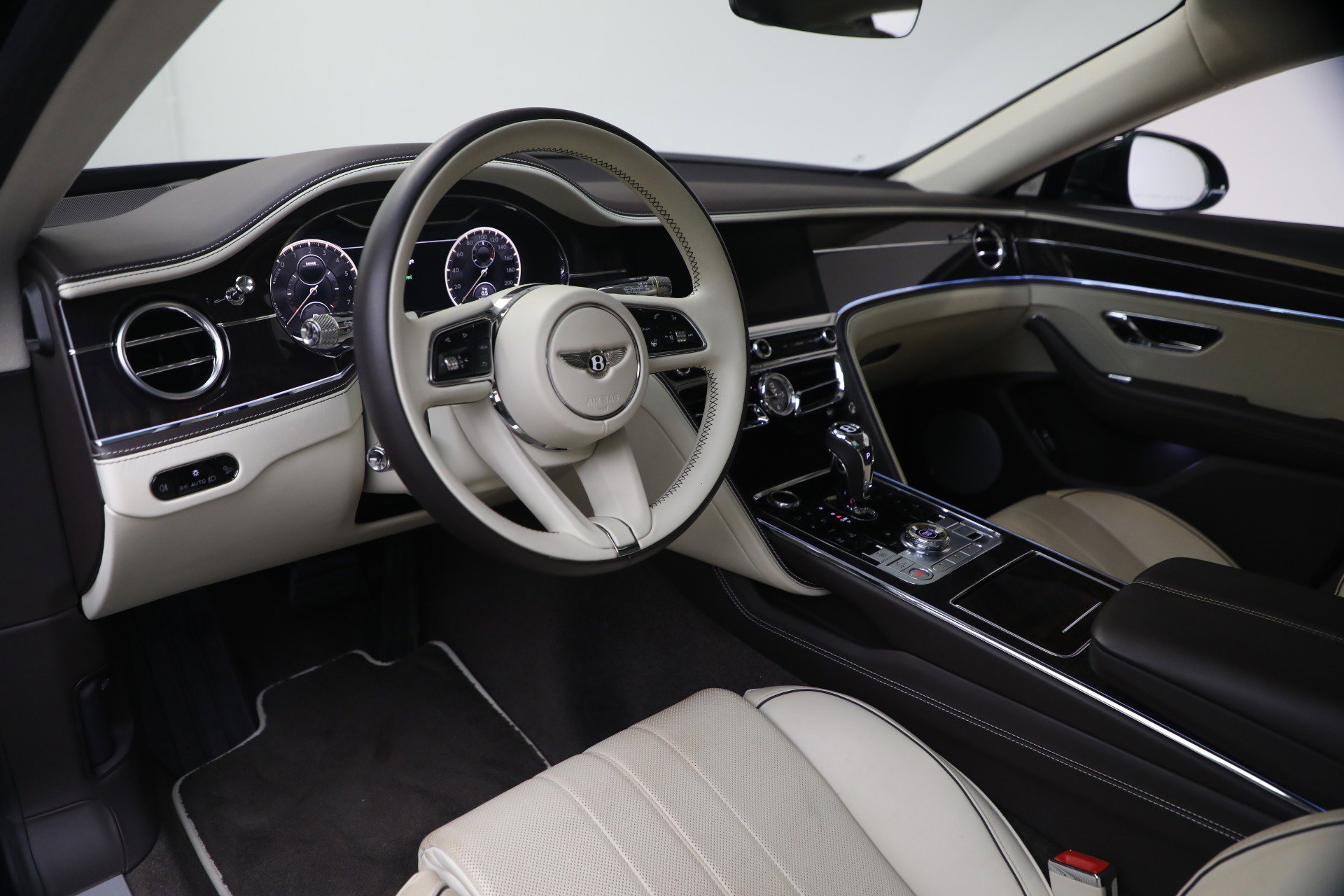 Used 2023 Bentley Flying Spur Plug-In Hybrid image 15