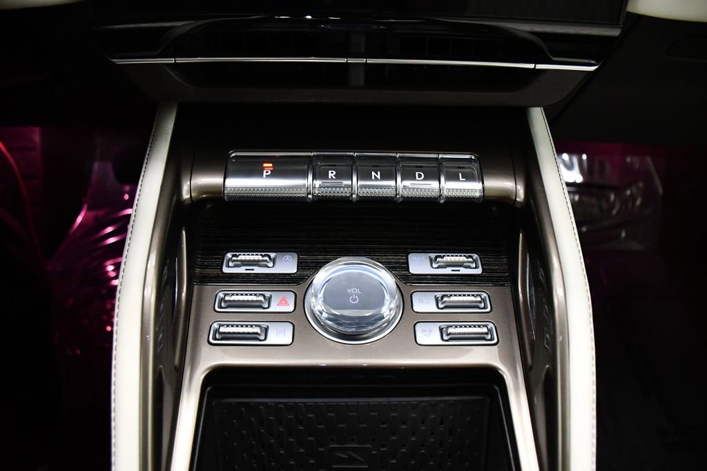 Used 2024 Lincoln Nautilus Black Label image 17