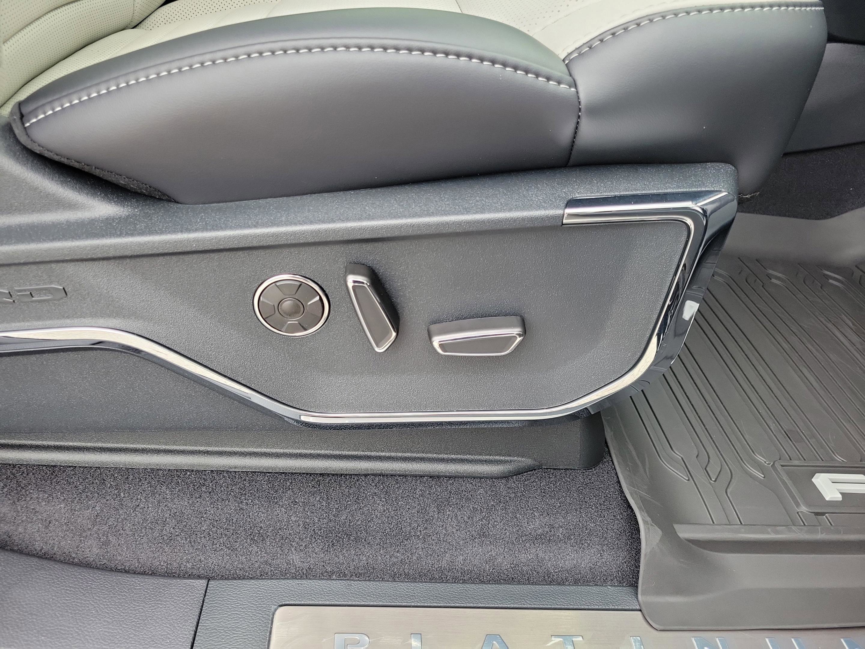 New 2025 Ford F150 Lightning Platinum image 30