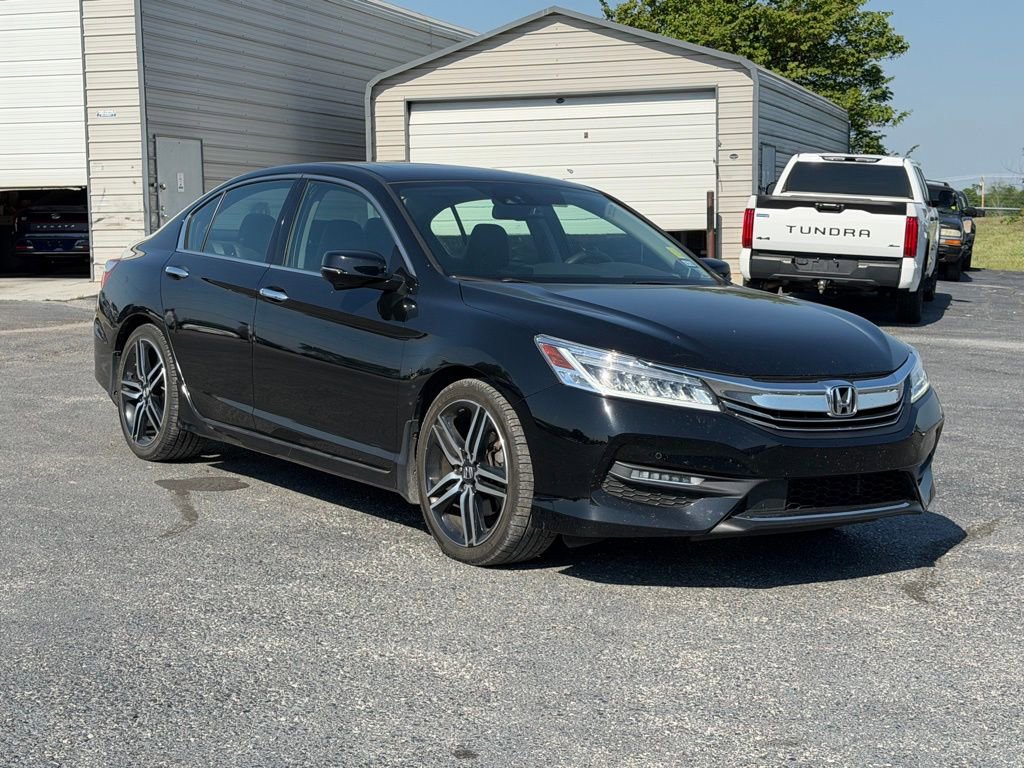 Used 2017 Honda Accord Touring image 2