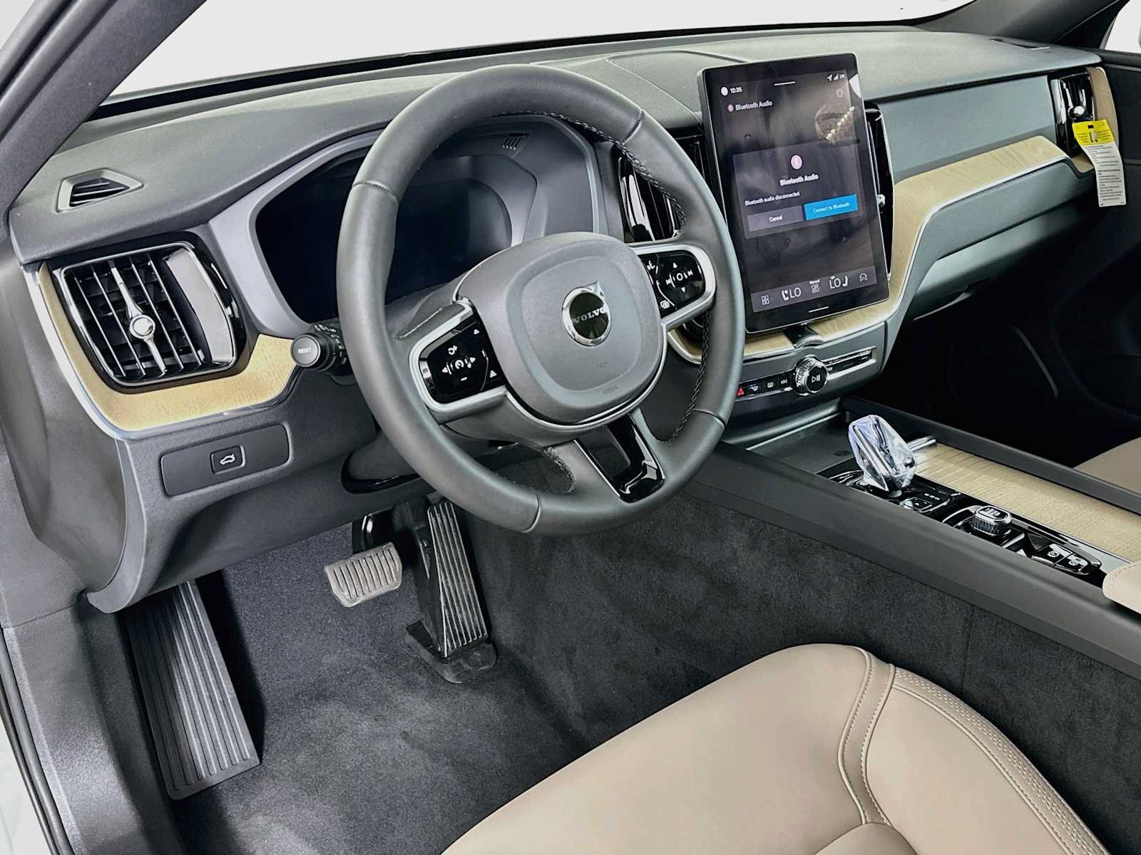 New 2026 Volvo XC60 B5 Plus w/ Climate Package PRO AWD/4WD image 9