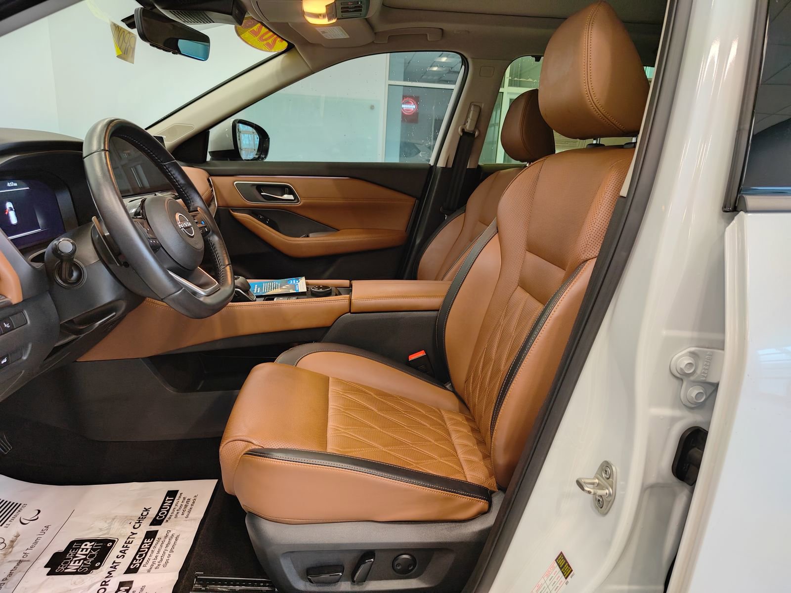 Used 2024 Nissan Rogue Platinum w/ Platinum Premium Package AWD/4WD image 11
