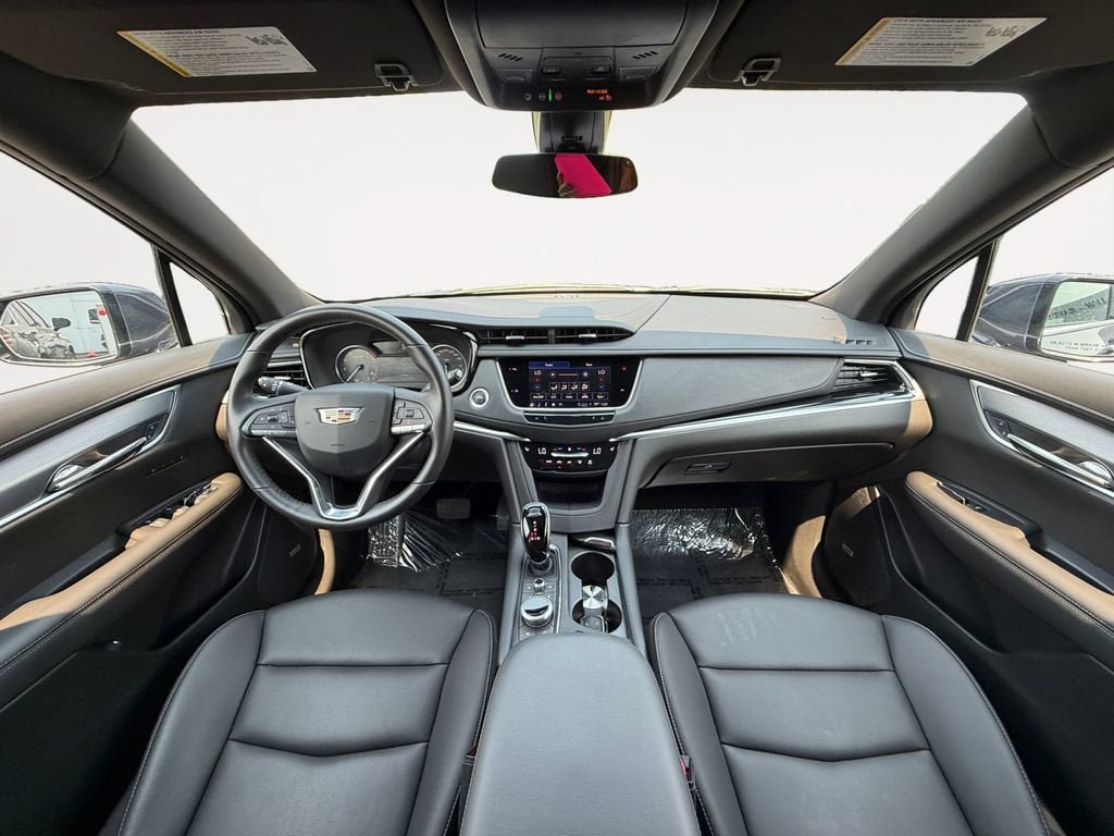 Used 2025 Cadillac XT6 Luxury AWD/4WD image 11