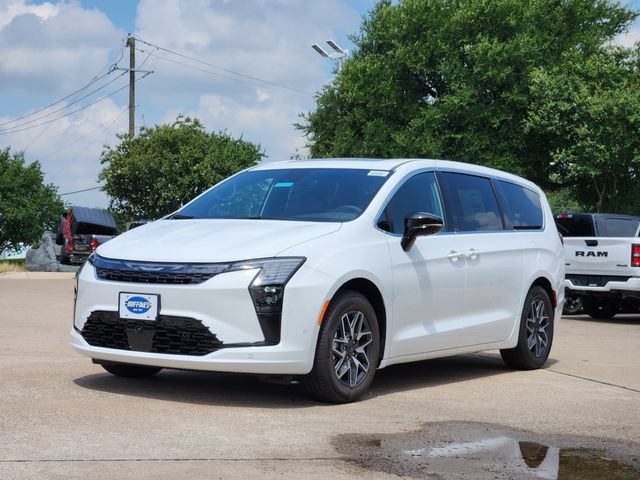 New 2027 Chrysler Pacifica Limited FWD image 2